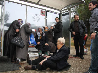 Bursa'da midibüs devrildi; 27 yaralı