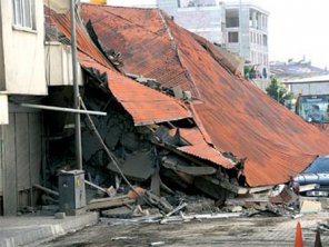 Van Depremi'nde 53 Yakınını Kaybetti
